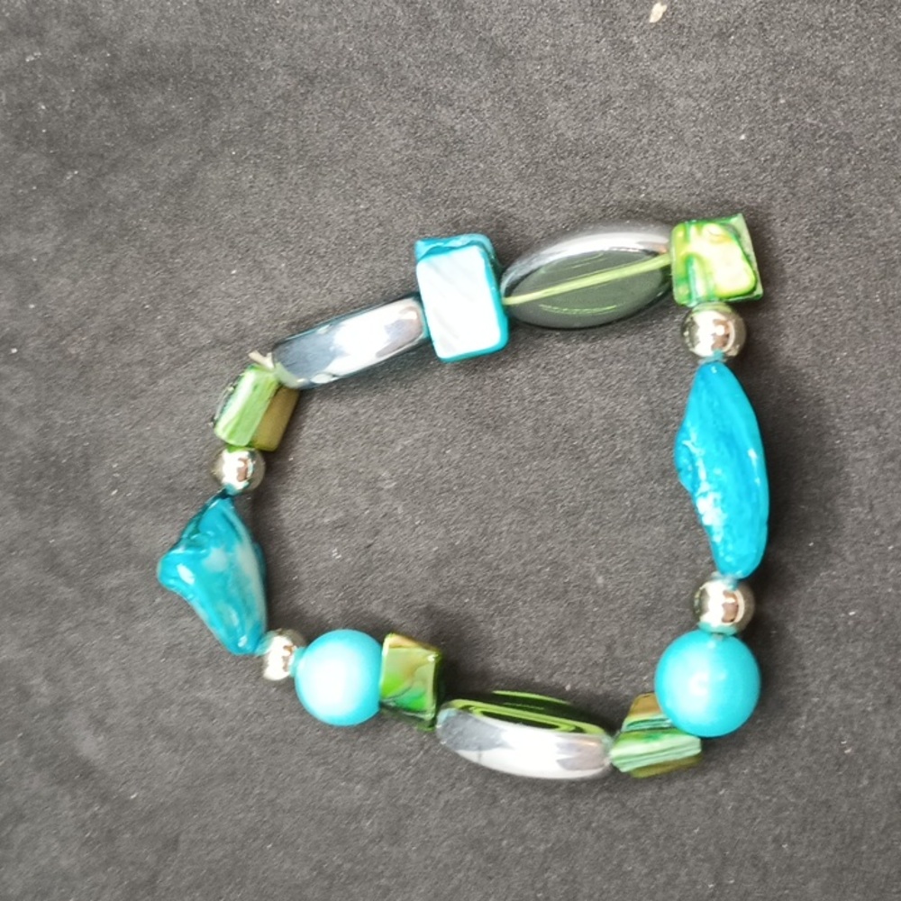 Kids beach stretch bracelet blue green beads